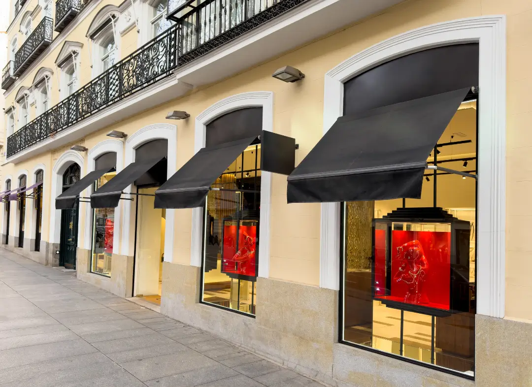 Façade vitrine de magasin en aluminium sur mesure à Saint-Orens-de-Gameville